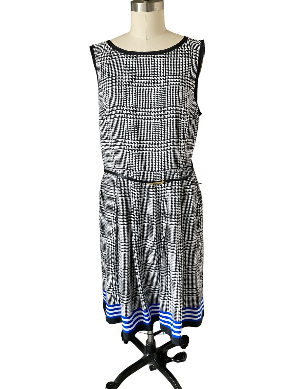 Jones New York Black and White Houndstooth Sleeveless Dress with Blue Hem Tri